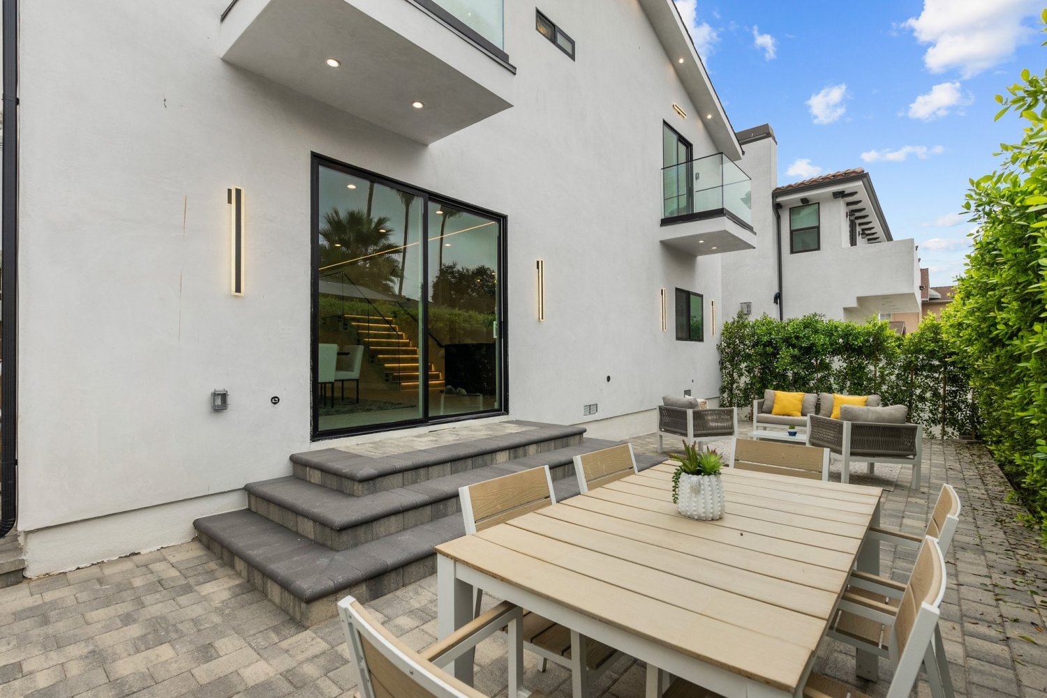 backyard patio in tujunga california 